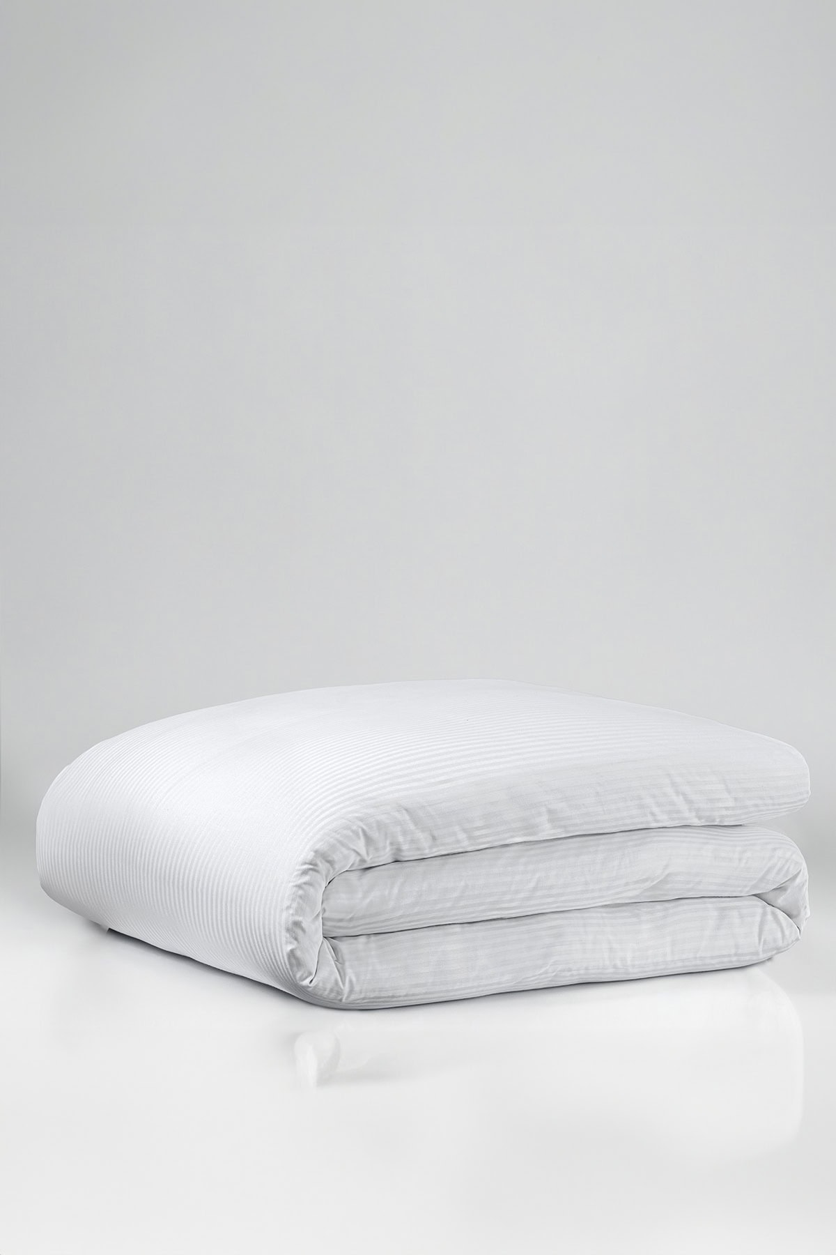 Navlaka za jorgan Hotel Series 83 – TC 210 · Pruge 0,5 cm