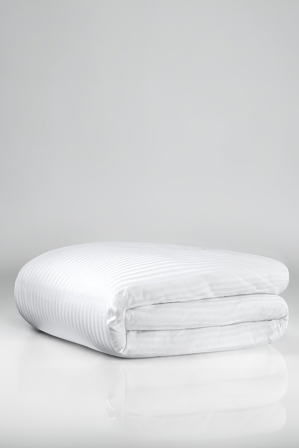 Navlaka za jorgan Hotel Series 83 – TC 210 · Pruge 1,0 cm